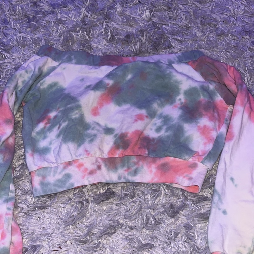 sweatshirt crop top